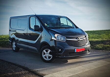 Opel Vivaro 2. Hand Scheckheft 5Sitzer