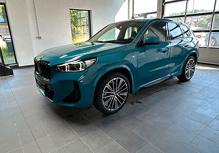 BMW iX1 30 xDrive M Sport Pano_AHK_DrivAssProf_360°