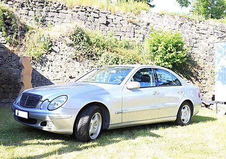 Mercedes-Benz E 200 KOMPRESSOR CLASSIC Classic