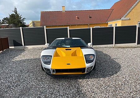 Ford GT - -