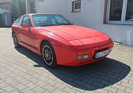 Porsche 944 S2
