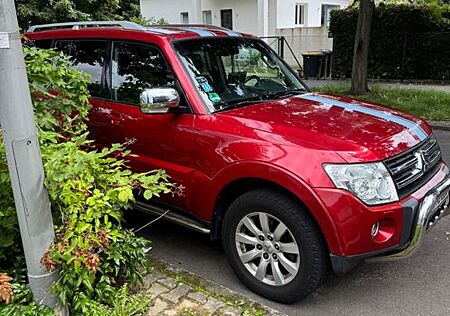 Mitsubishi Pajero 3,2 DI-D 4WD Instyle Automatik Instyle