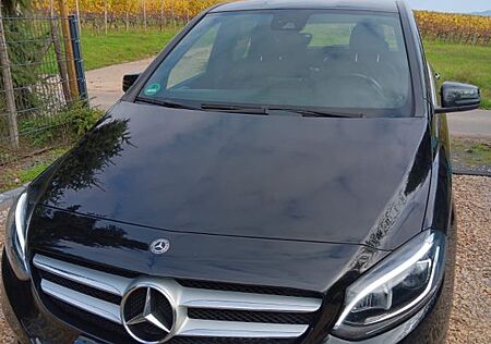 Mercedes-Benz B 180 -