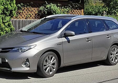 Toyota Auris Touring Sports Hybrid 1.8L / 136 PS
