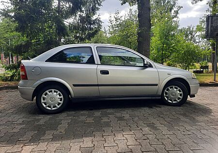 Opel Astra 1.2 -