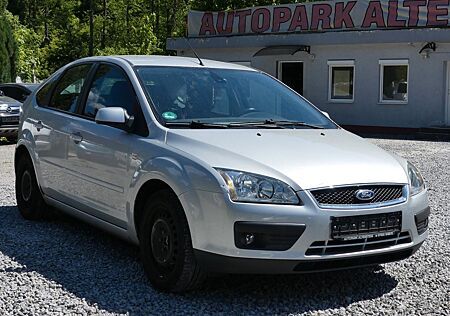 Ford Focus Lim. Ghia Klimaautomatik
