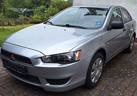 Mitsubishi Lancer 1.5 109 PS Silber 116000 km 2te Hand