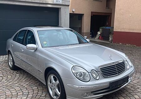 Mercedes-Benz E 240 4MATIC AVANTGARDE Avantgarde