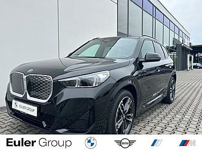 BMW iX1 eDrive20 Sportpaket AD AHK-klappbar Navi Dig
