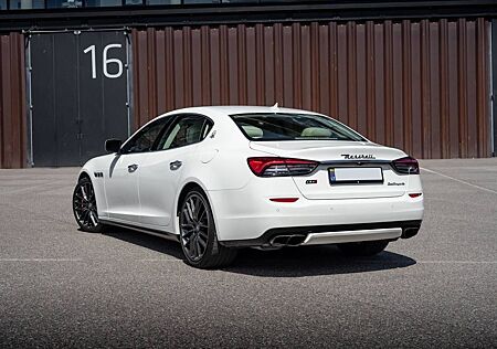 Maserati Quattroporte 3.8 V8 Trofeo Auto Trofeo