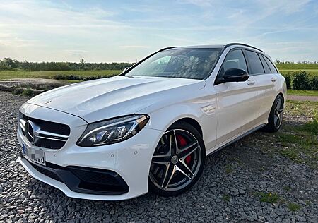 Mercedes-Benz C 63 AMG C 63 S T-Modell AMG LED Pano Klappe Burmester
