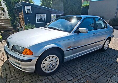 BMW 320i -