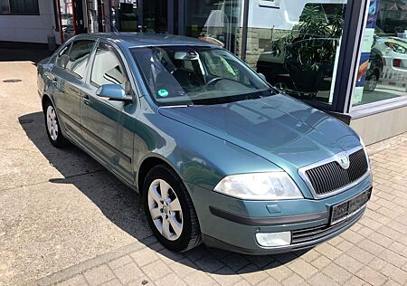 Skoda Octavia Lim. Elegance DSG Xenon