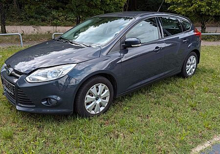 Ford Focus Trend 5-türig Sehr gepflegt TÜV 09/2026