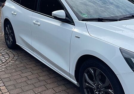 Ford Focus 1,0 EcoB Hyb 92kW ST-Line X Style Turnie..