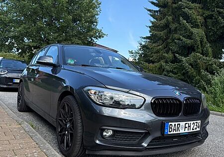 BMW 116i Apple CarPlay + Tüv Neu