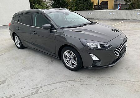 Ford Focus Turnier mit NAVI/LED/TEM/GAR.