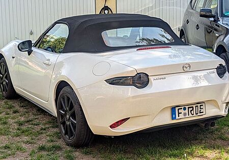 Mazda MX-5 Roadster in Weiß 08/2016, mit nur 26.600 km