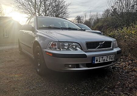 Volvo V40 1.6 Facelift, AHK, SD, Leder, Navi, DAB, top