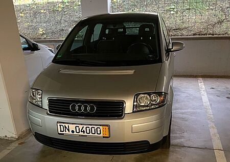 Audi A2 1.4TDI -Silber, Schiebedach, Klima, Funk Fbdg