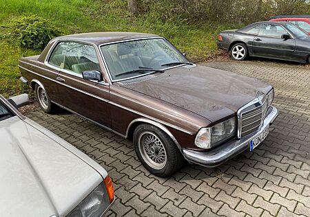 Mercedes-Benz 230 C