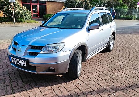 Mitsubishi Outlander 2.4 Intense Allrad Ahk