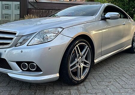 Mercedes-Benz E 250 Coupe CGI Amg Paket Panorama!