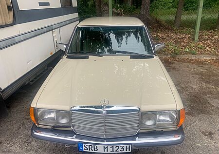 Mercedes-Benz 230 w123/ gen.überh. HKZ & Tüv neu Überf. gern