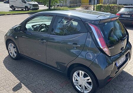 Toyota Aygo (X) Aygo (X) 1,0-l-VVT-i x-play touch x-play touch