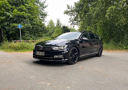 VW Passat Variant Volkswagen R-Line/DSG/AHK/StHz.