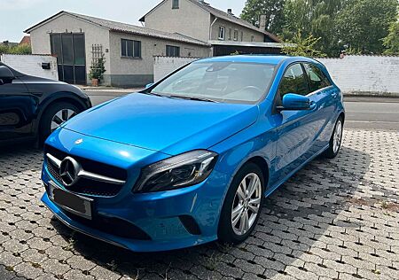 Mercedes-Benz A 180 - LED Scheinwerfer, Bluetooth, Sitzheizung