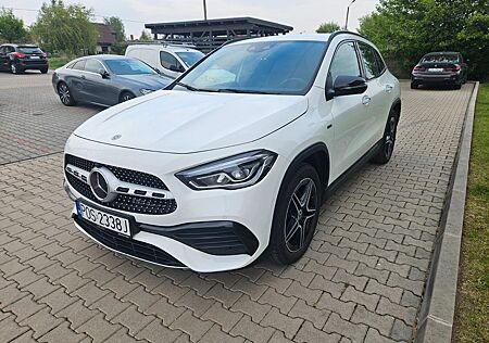 Mercedes-Benz GLA 250 e DCT - AMGline Burmeister TOP