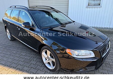 Volvo V70 Kombi Summum Klimaut. Bi-Xenon Leder 1.Hd.