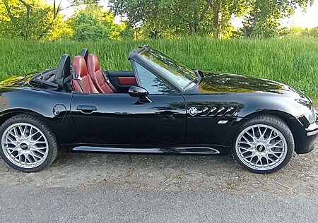 BMW Z3 Roadster 1.9i Top-Zustand Erst 64000 KM !!