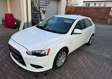 Mitsubishi Lancer 1.5 Klima/PDC/Licht-Regensensor