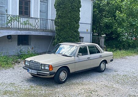 Mercedes-Benz 240 W123