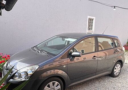 Toyota Corolla Verso 2.2-l-D-4D