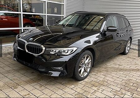 BMW 330e Touring Advantage Automatic Advantage