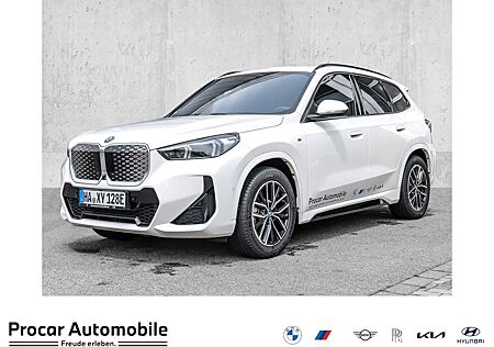 BMW iX1 eDrive20 M Sport HUD AHK DA+ H/K 360°Kamera