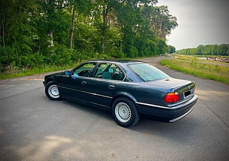 BMW 730i V8 HU+Oldtimerzulassung NEU/Klima/Automatik