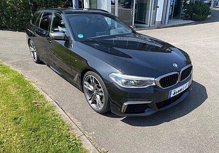 BMW M550 d Touring xDrive LED 360° Standheizung 20"