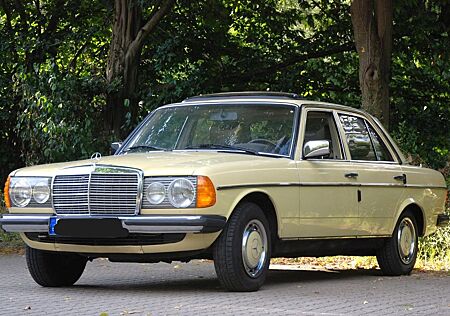 Mercedes-Benz 240