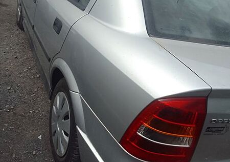 Opel Astra 1.6 -