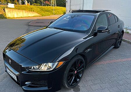 Jaguar XE 30t 300PS RWD R-Sport Automatik R-Sport
