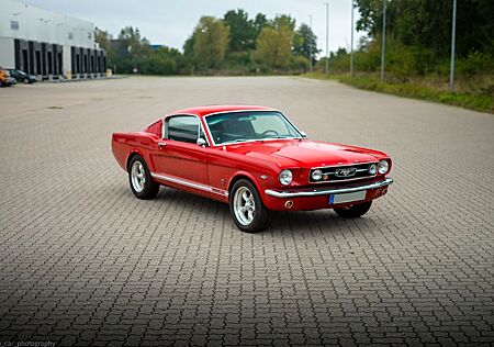 Ford Mustang Fastback GT