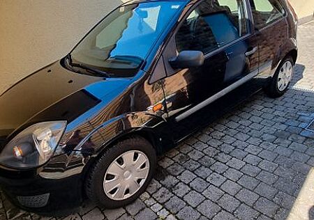 Ford Fiesta 1,3 51 kW Black Magic Black Magic