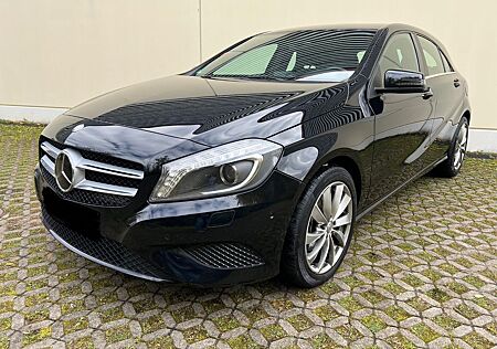 Mercedes-Benz A 180 Bluefficiency Bi-Xenon Kamera Aut. AMG Line