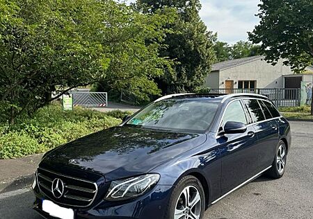 Mercedes-Benz E 220 d T Autom. - AVANTGARDE/EXLUSIVE/SCHIEBEDA