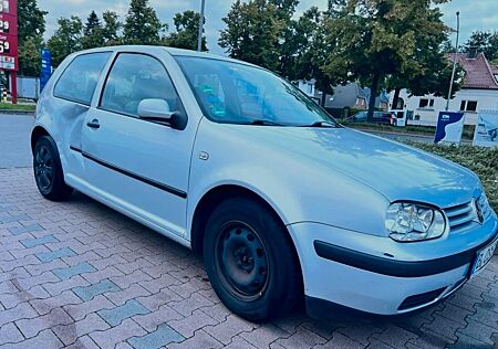 VW Golf Volkswagen 4 | 1.4 16V | läuft top, kleine Reparaturen