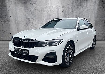 BMW 330e Touring M Sport Autom. AHK Live.C 1 HAND